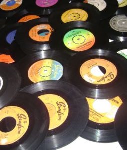 Eski plak satmak istiyorum Eski plak satmak istiyorum